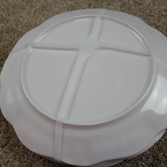 Bungalow No 10 Flower Rustic Dinner Plate Set 4 Scalloped Melamine Blue Red NWT - Picture 6 of 7